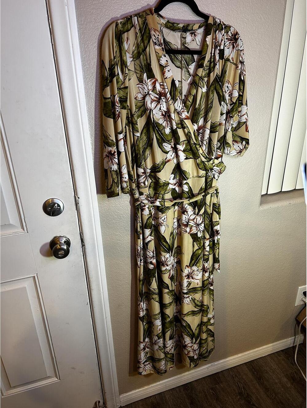 New Look Women's 3X Floral Print Wrap Dress